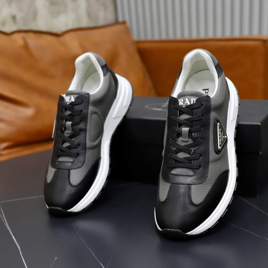 Factory price: 720💰Top original order Brand: PRADA (Prada) Standard code: Men's size 38/44 (45 can be customized) Grade: Same as the official website Material: Original cowhide leather lining Original combination two-color wear-resistant soft outsole Style category: Leisure and sports version Young fashion European and American trend British style Color: Actual picture color